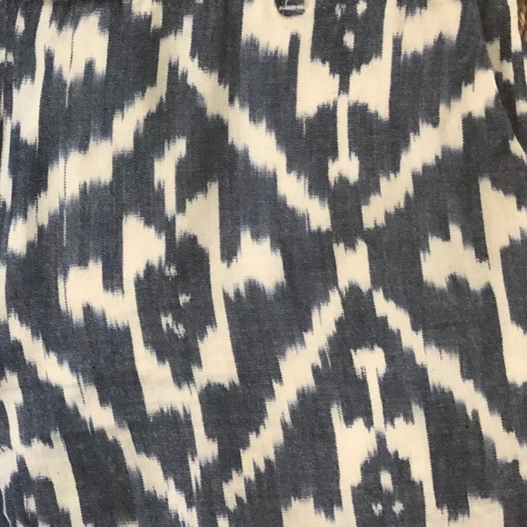 EUC LOFT Blue White Pattern Shorts Size 6 - Picture 2 of 2